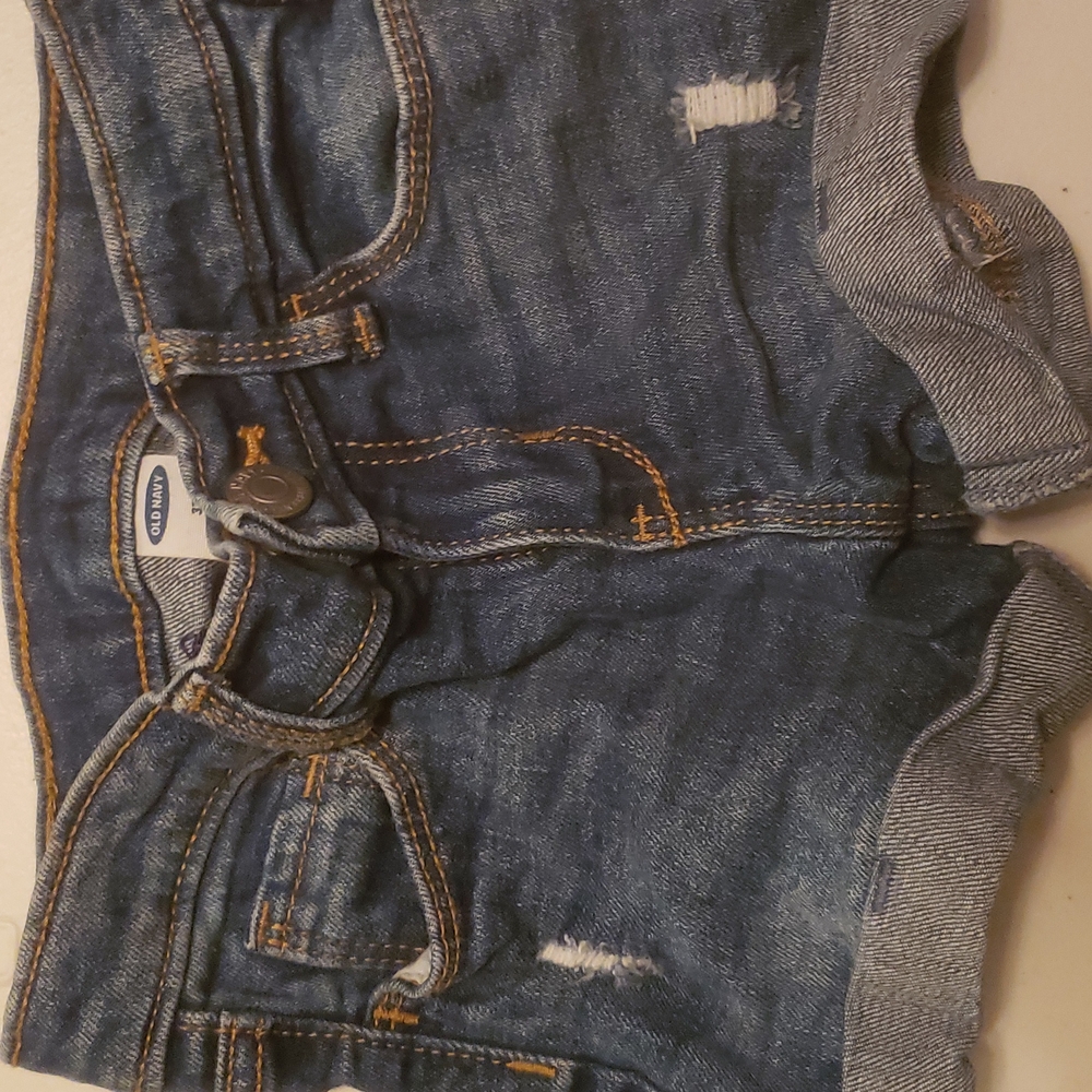 Girl's short 3T distressed design